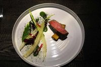 wagyu with potato onion and lettuces