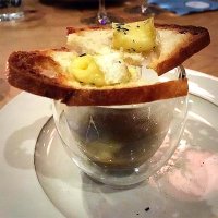 Onion soup with reblochon crouton