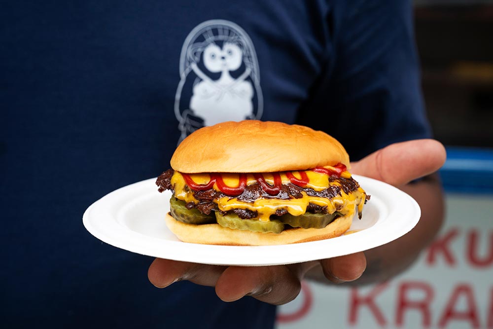 HANBAAGAASUUTEEKI takes an Asian-inspired approach to smash burgers in Victoria