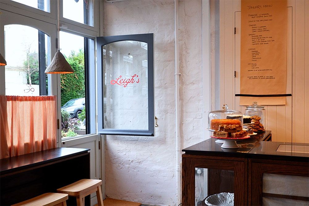 leigh's cafe opens in de beauvoir