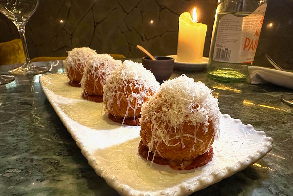 Daroco (Soho) - Arancini with braised leek, scamorza cheese, spicy peppers & Pecorino 