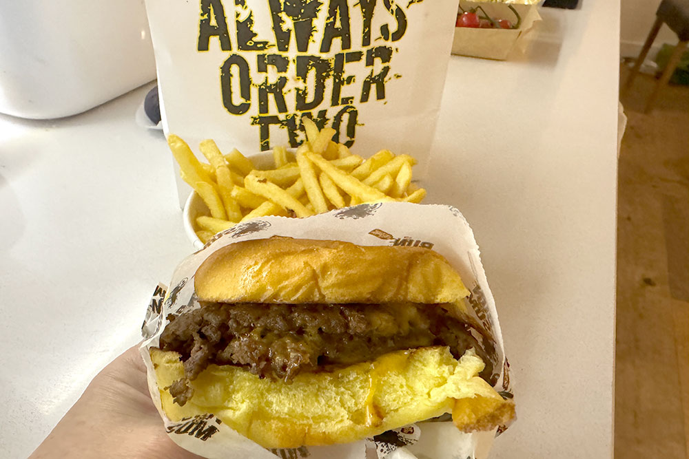 Bun & Sum (Dalston) - Regular burger with dripping fries