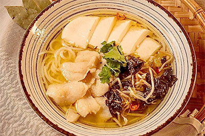 Yun cross bridge rice noodle