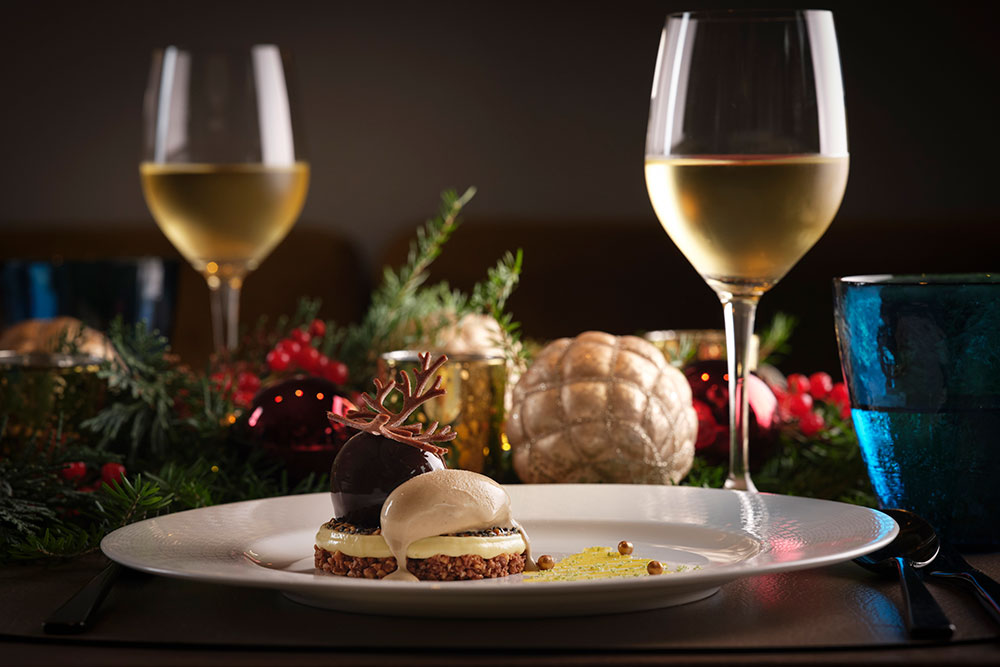 Spice up your Christmas Day festivities this year - spend the day at Straits Kitchen in the City